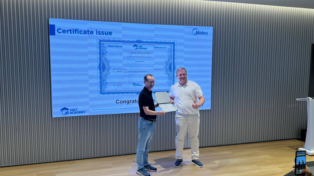 motion_photo_9127779356484181437.jpg motion_photo_9127779356484181437.jpg